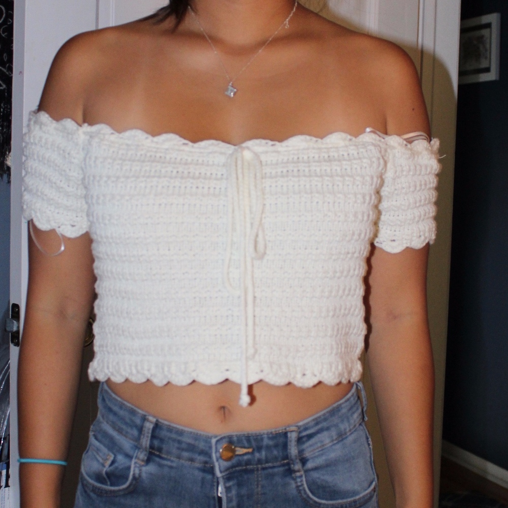White knit crop top
